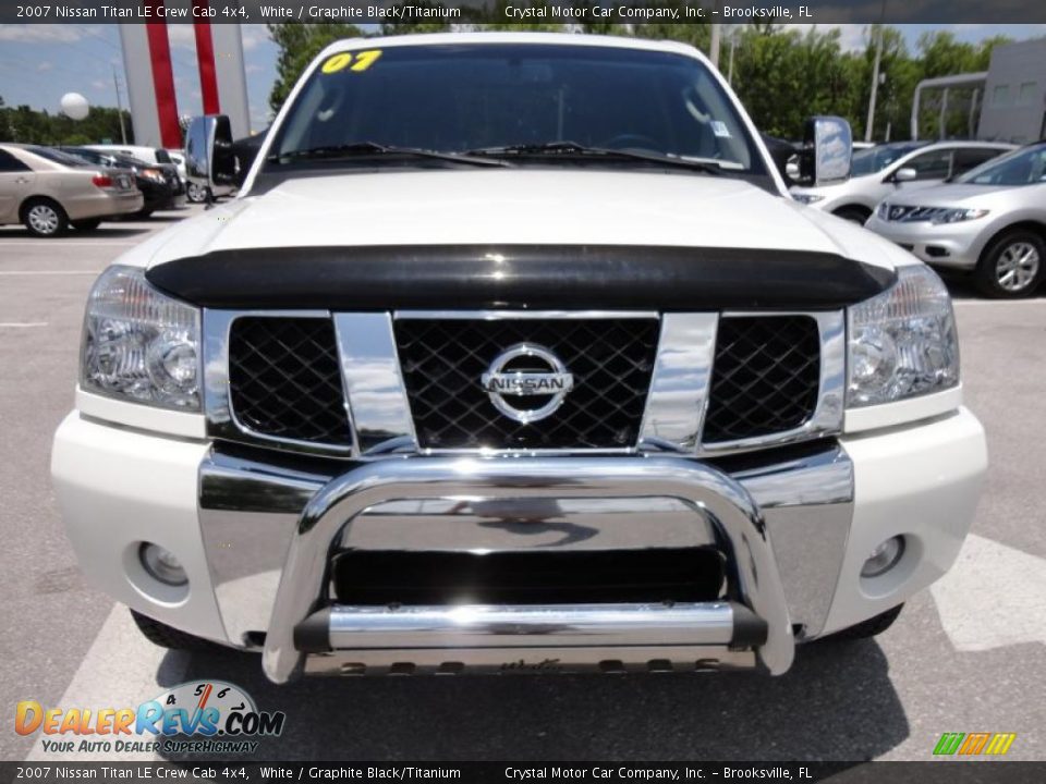 2007 Nissan Titan LE Crew Cab 4x4 White / Graphite Black/Titanium Photo #19