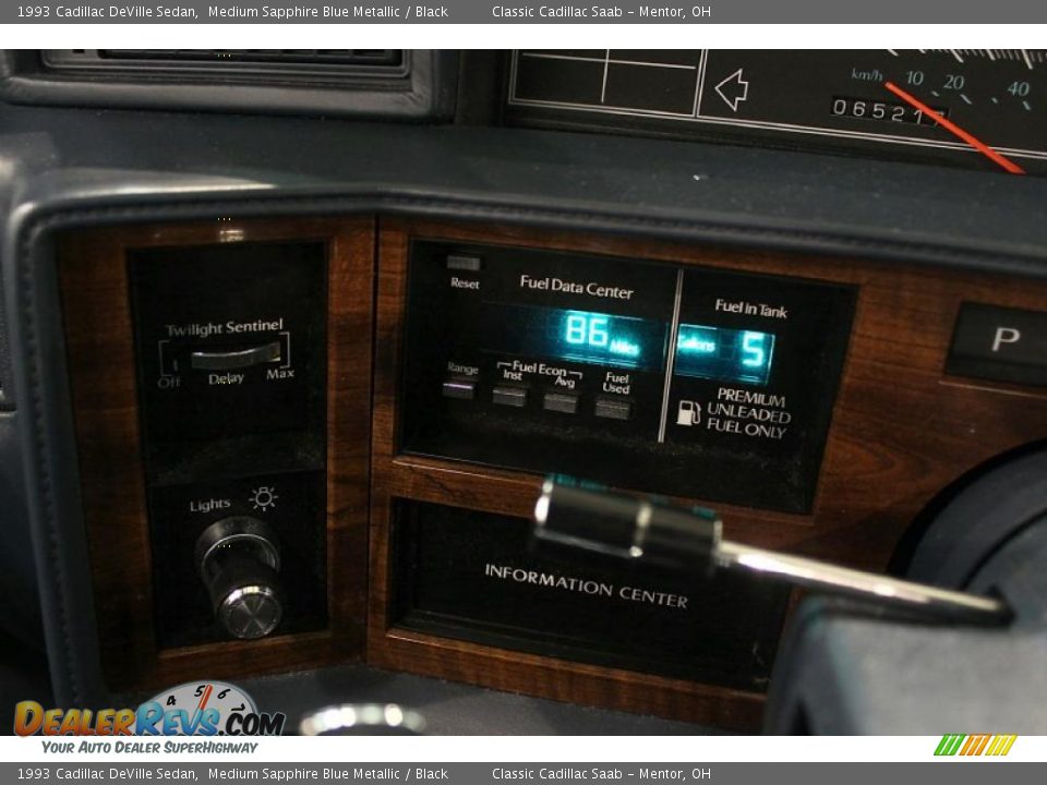 Controls of 1993 Cadillac DeVille Sedan Photo #11