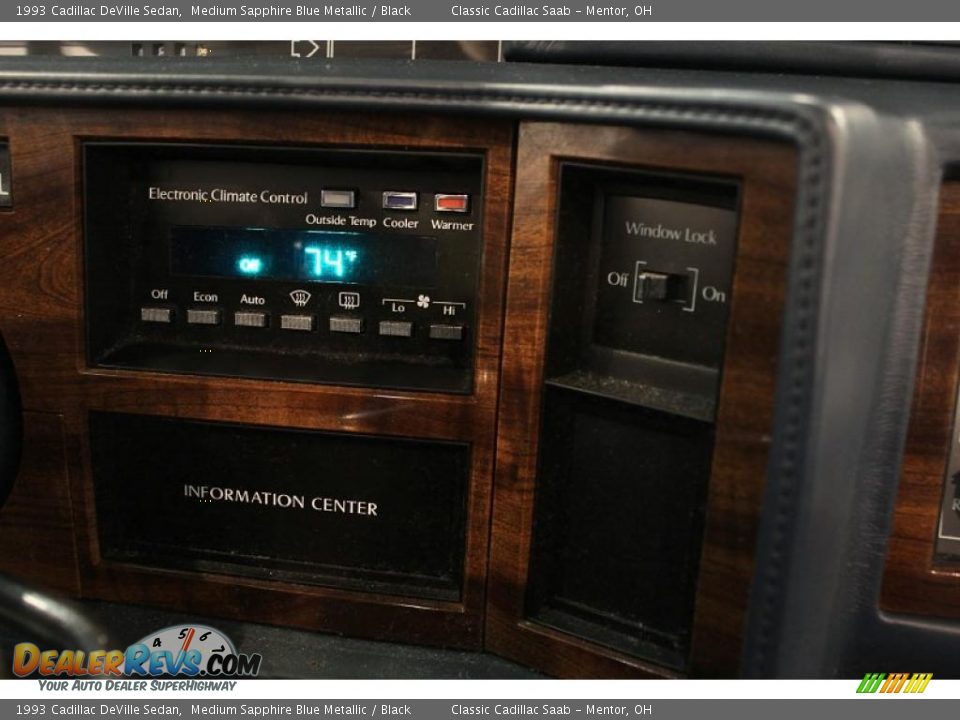 Controls of 1993 Cadillac DeVille Sedan Photo #12