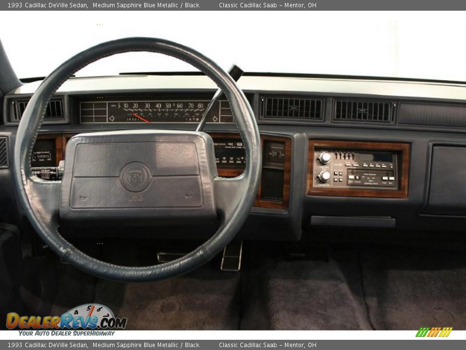 Dashboard of 1993 Cadillac DeVille Sedan Photo #17