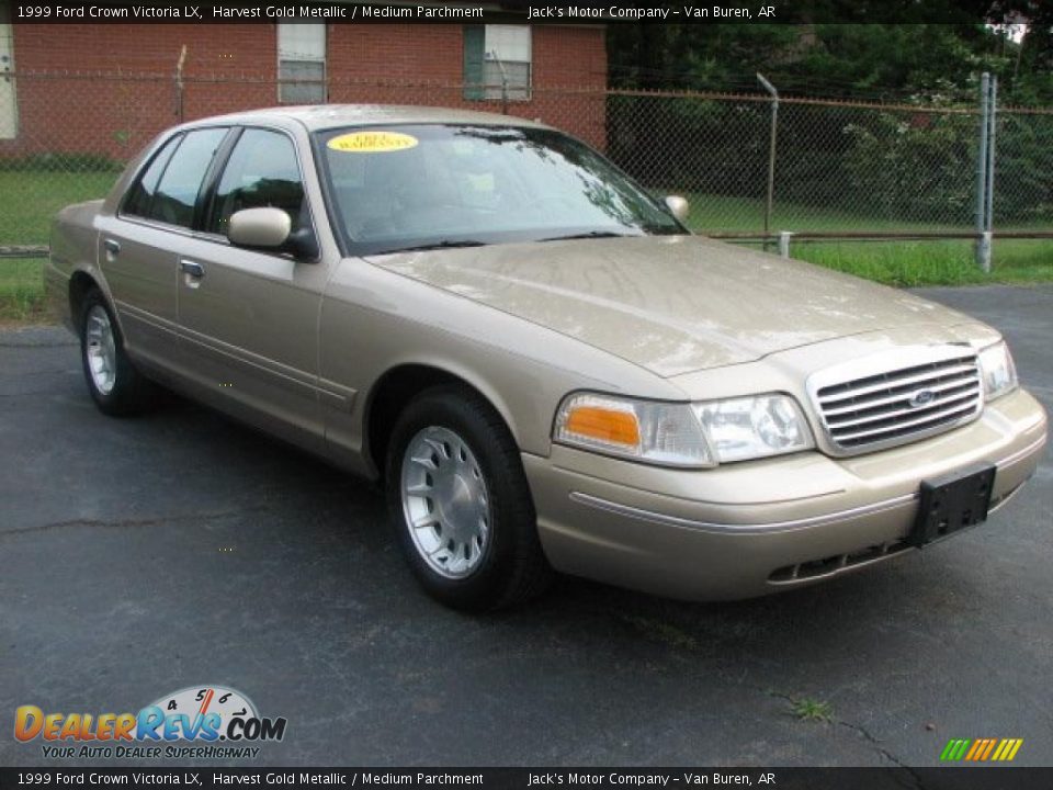 Front 3/4 View of 1999 Ford Crown Victoria LX Photo #3