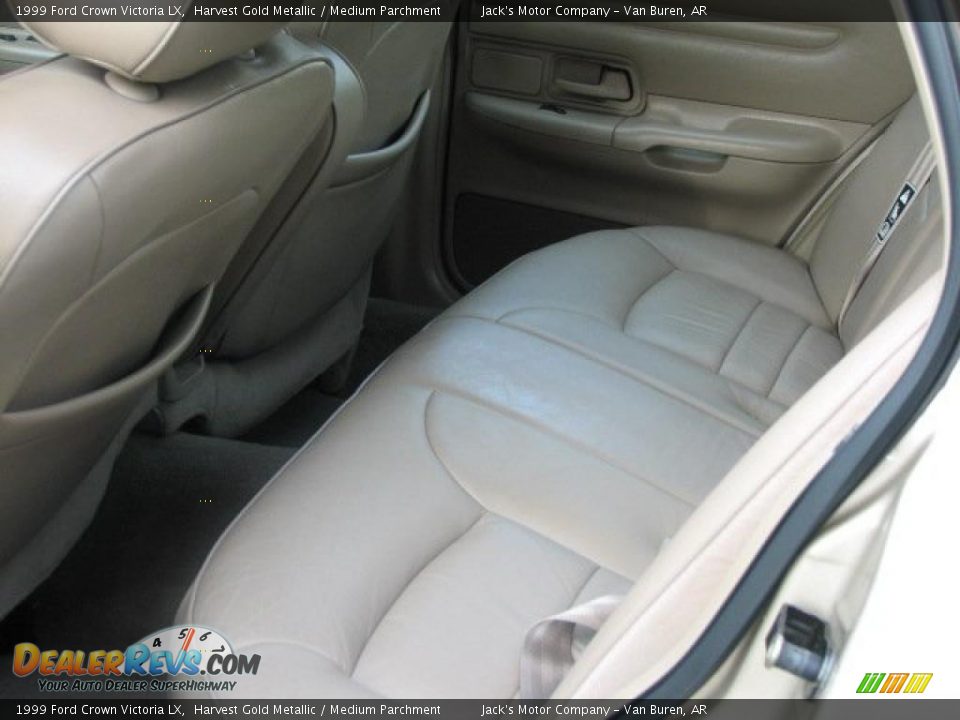 1999 Ford Crown Victoria LX Harvest Gold Metallic / Medium Parchment Photo #5