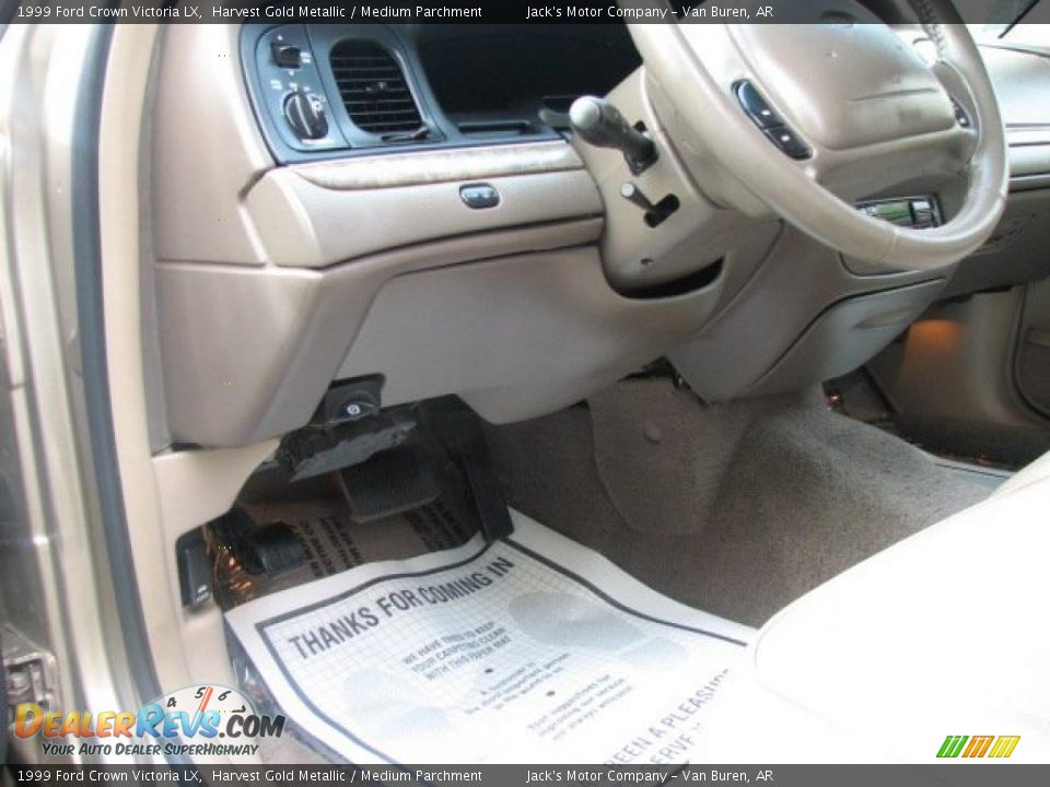 1999 Ford Crown Victoria LX Harvest Gold Metallic / Medium Parchment Photo #10