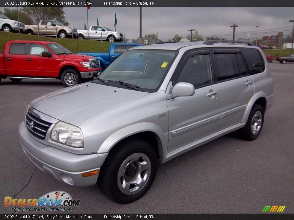 Front 3/4 View of 2002 Suzuki XL7 4x4 Photo #2
