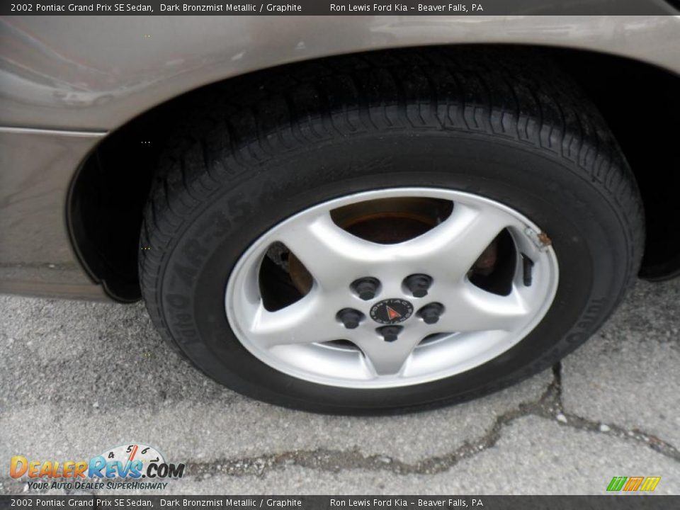 2002 Pontiac Grand Prix SE Sedan Dark Bronzmist Metallic / Graphite Photo #9
