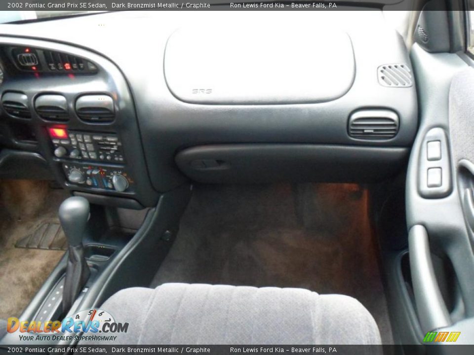 2002 Pontiac Grand Prix SE Sedan Dark Bronzmist Metallic / Graphite Photo #18