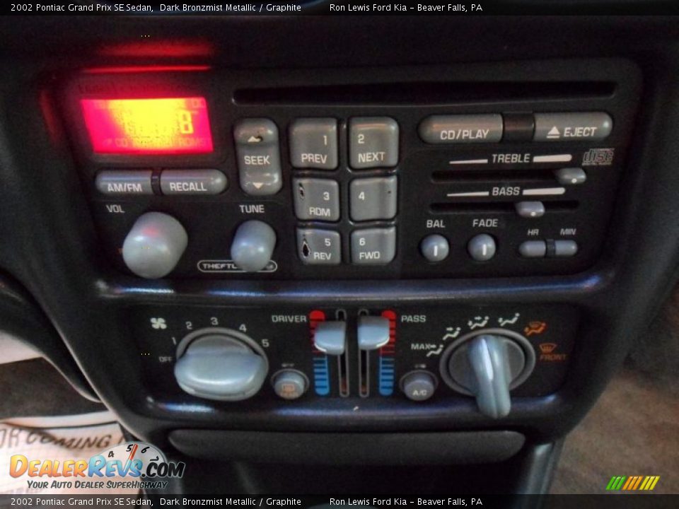 2002 Pontiac Grand Prix SE Sedan Dark Bronzmist Metallic / Graphite Photo #24