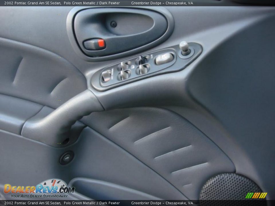 Controls of 2002 Pontiac Grand Am SE Sedan Photo #9