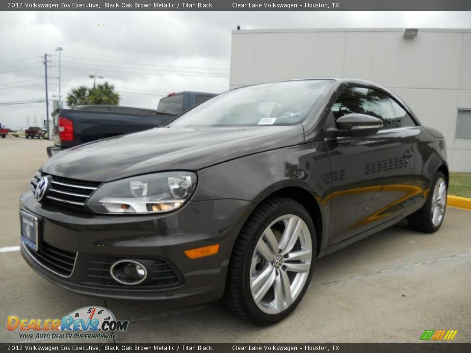 Front 3/4 View of 2012 Volkswagen Eos Executive Photo #3