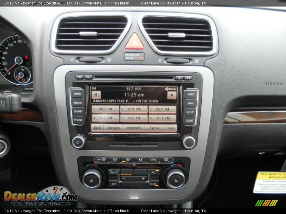 Controls of 2012 Volkswagen Eos Executive Photo #17