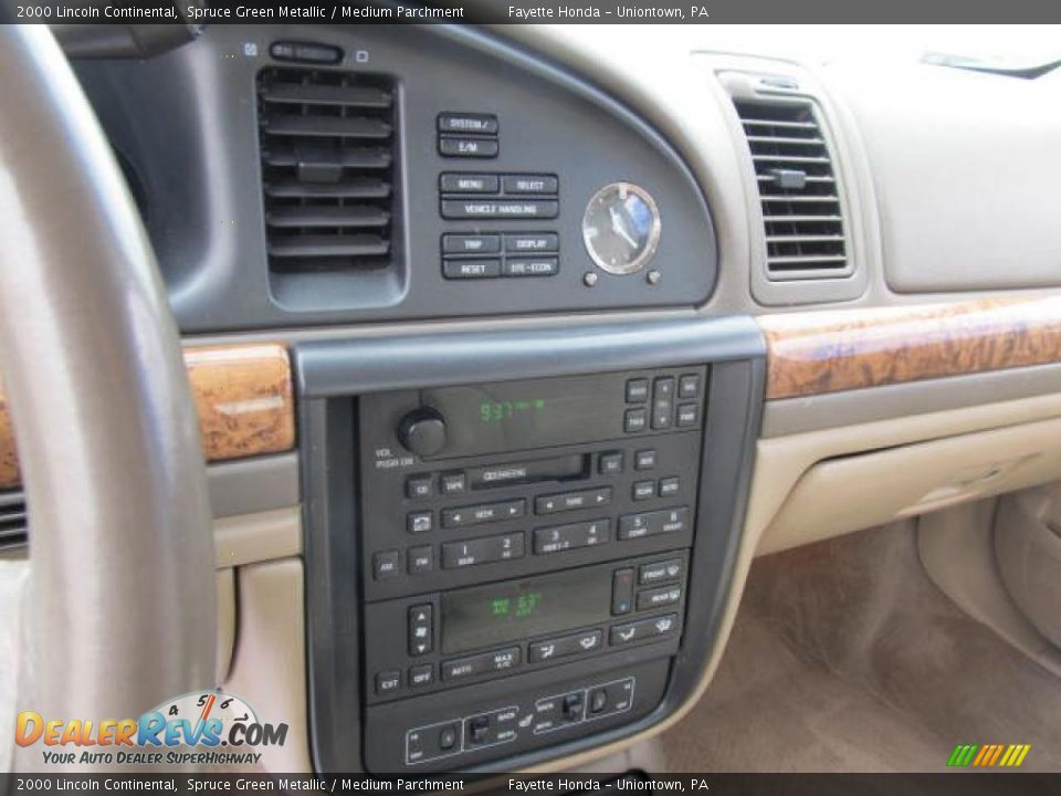 Controls of 2000 Lincoln Continental  Photo #16