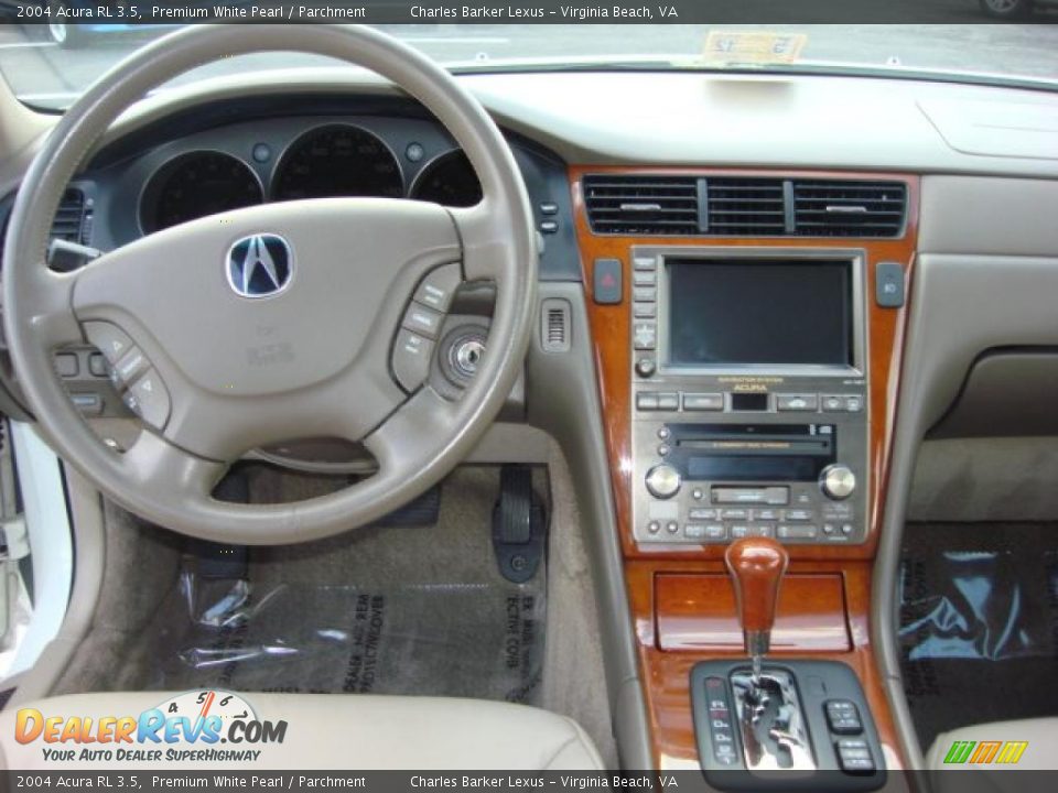 Dashboard of 2004 Acura RL 3.5 Photo #11