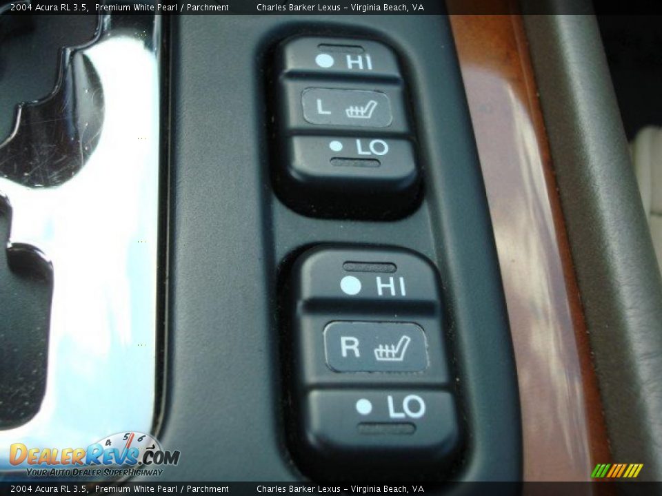 Controls of 2004 Acura RL 3.5 Photo #19