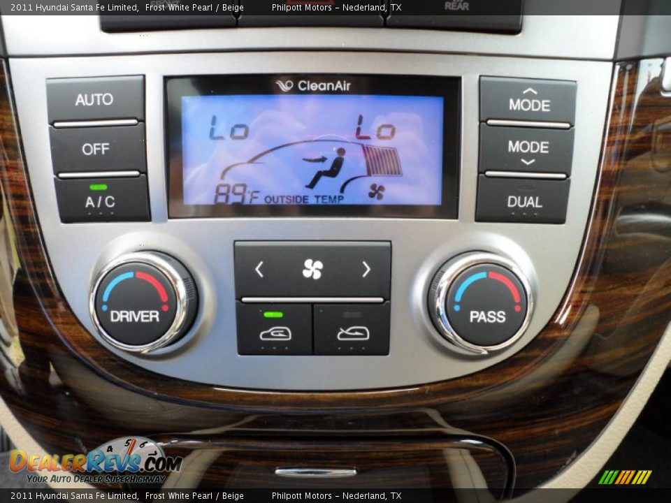 Controls of 2011 Hyundai Santa Fe Limited Photo #31