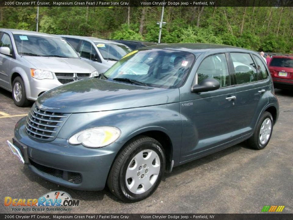 Front 3/4 View of 2006 Chrysler PT Cruiser  Photo #1