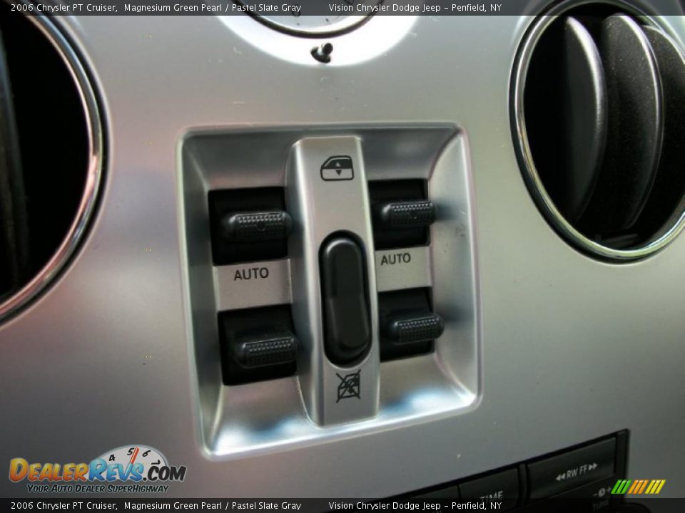 Controls of 2006 Chrysler PT Cruiser  Photo #9