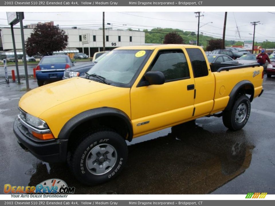 Front 3/4 View of 2003 Chevrolet S10 ZR2 Extended Cab 4x4 Photo #1