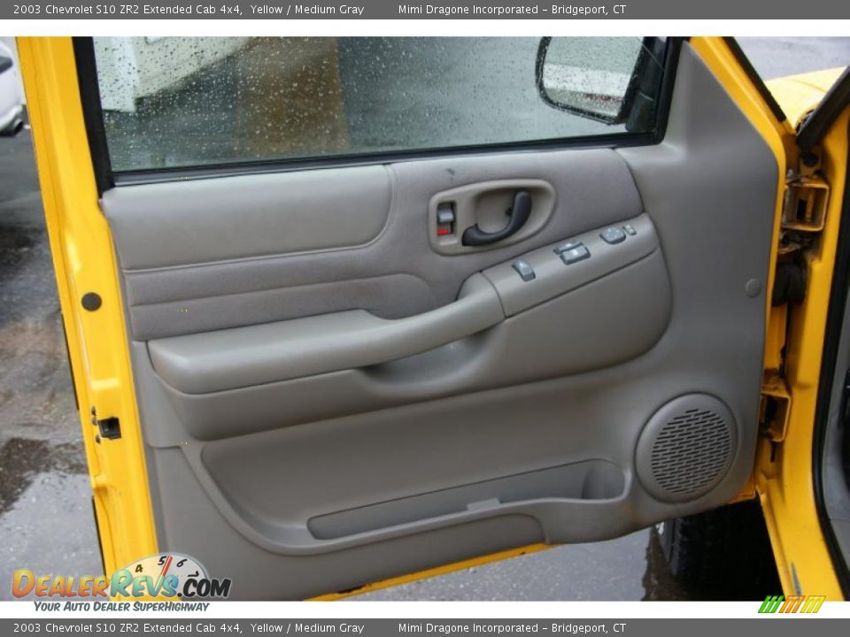 Door Panel of 2003 Chevrolet S10 ZR2 Extended Cab 4x4 Photo #10