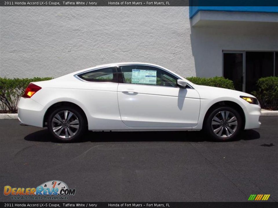 2011 White honda accord sedan #2