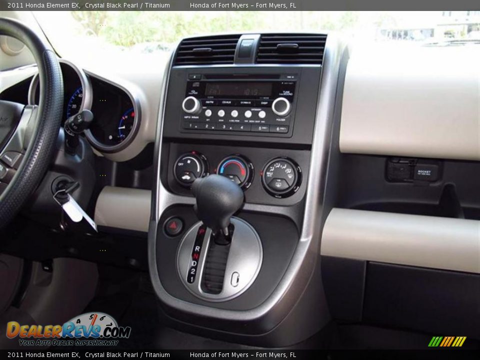 Controls of 2011 Honda Element EX Photo #6