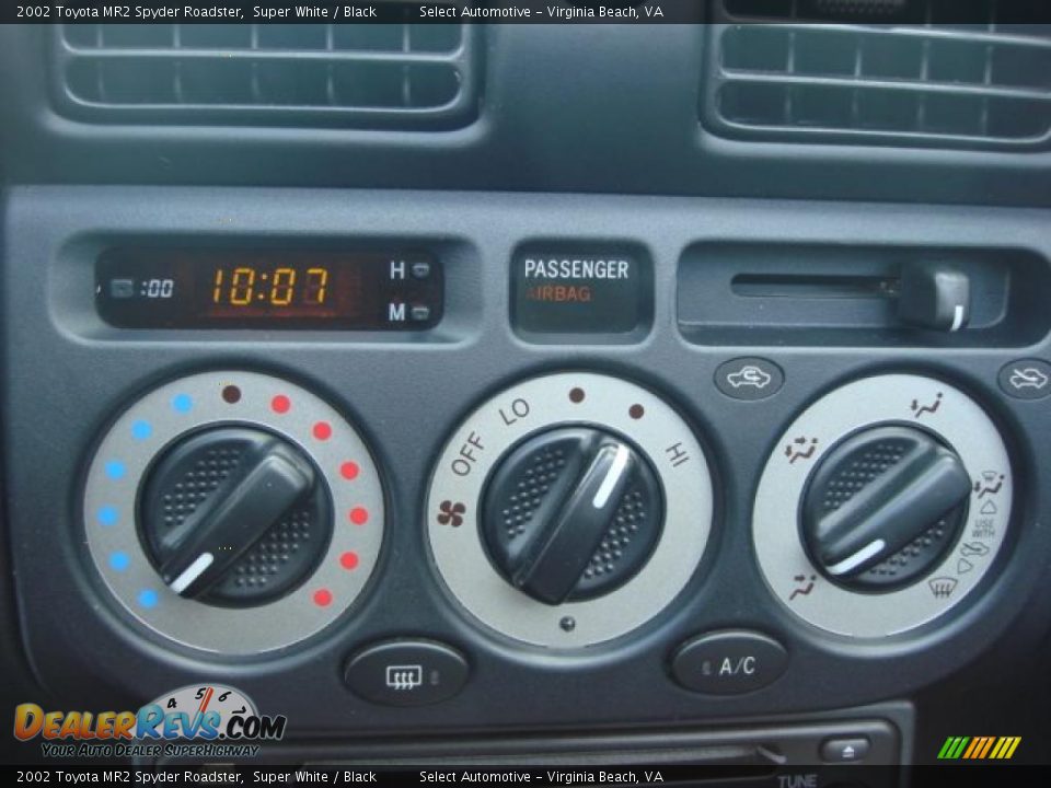 Controls of 2002 Toyota MR2 Spyder Roadster Photo #18