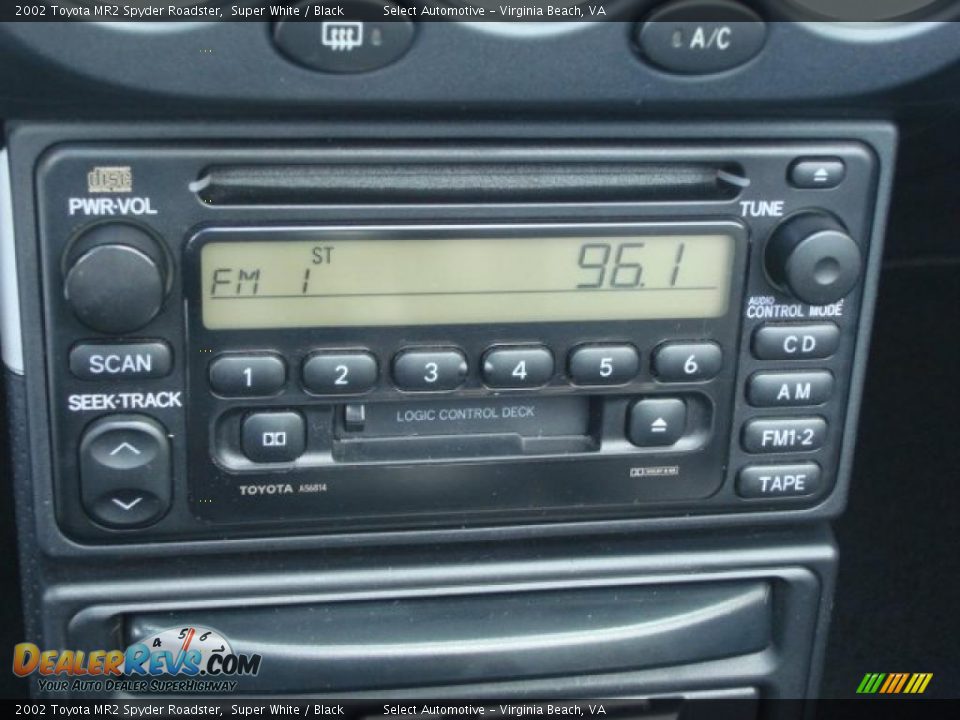 Controls of 2002 Toyota MR2 Spyder Roadster Photo #19