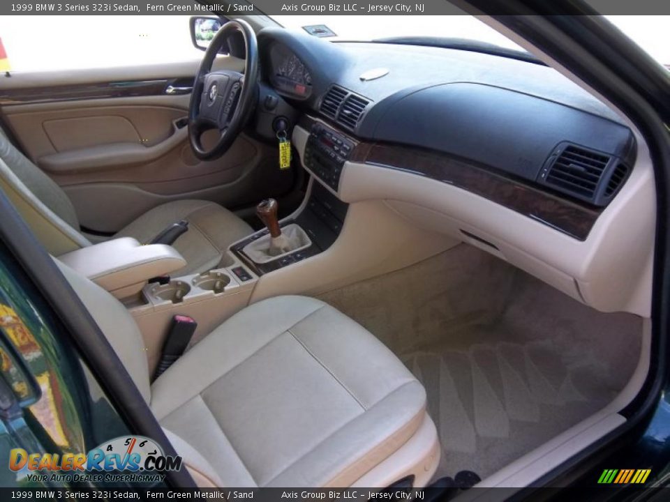 Dashboard of 1999 BMW 3 Series 323i Sedan Photo #13