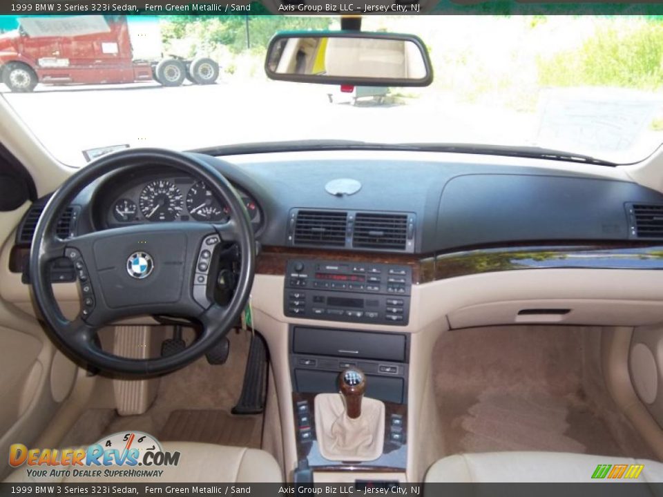 Dashboard of 1999 BMW 3 Series 323i Sedan Photo #19