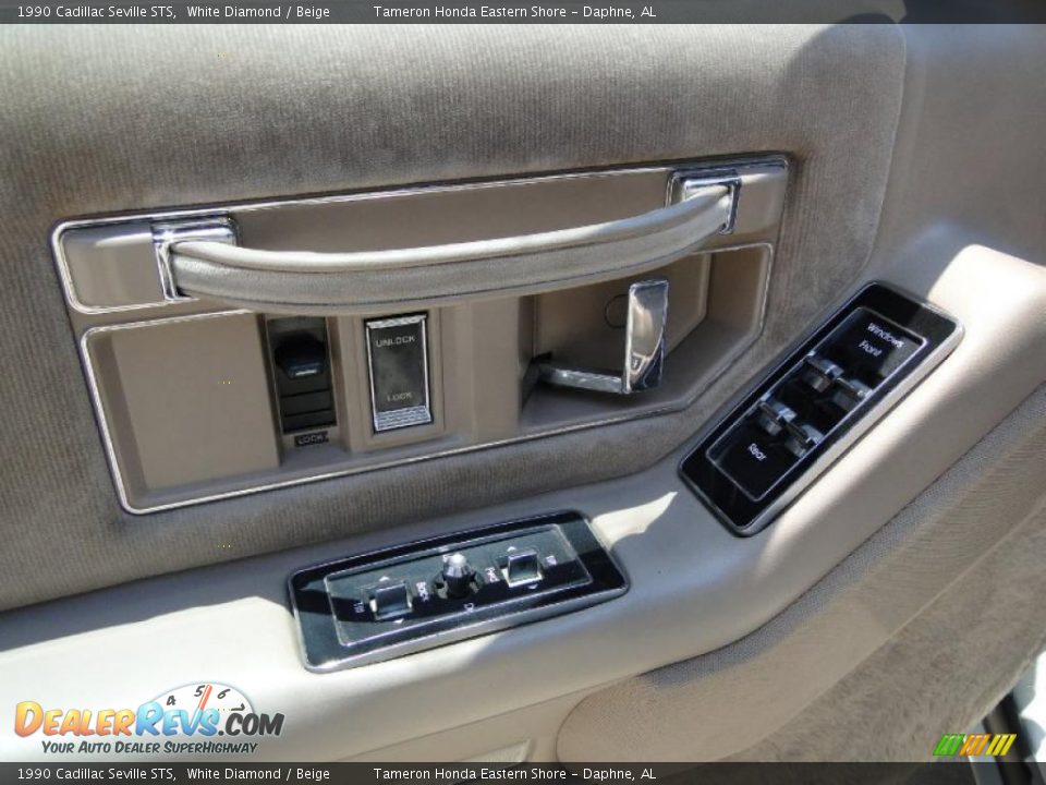 Controls of 1990 Cadillac Seville STS Photo #14