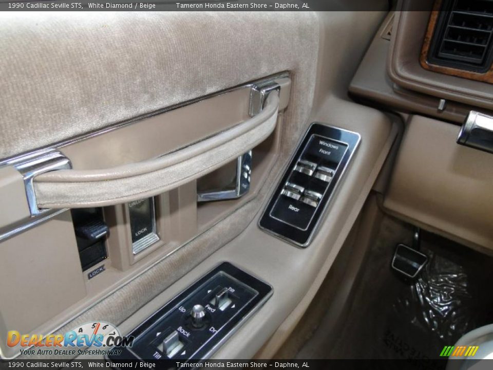 Controls of 1990 Cadillac Seville STS Photo #15