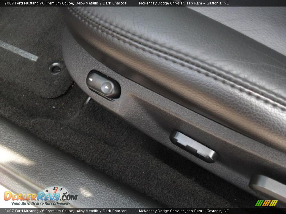2007 Ford Mustang V6 Premium Coupe Alloy Metallic / Dark Charcoal Photo #9