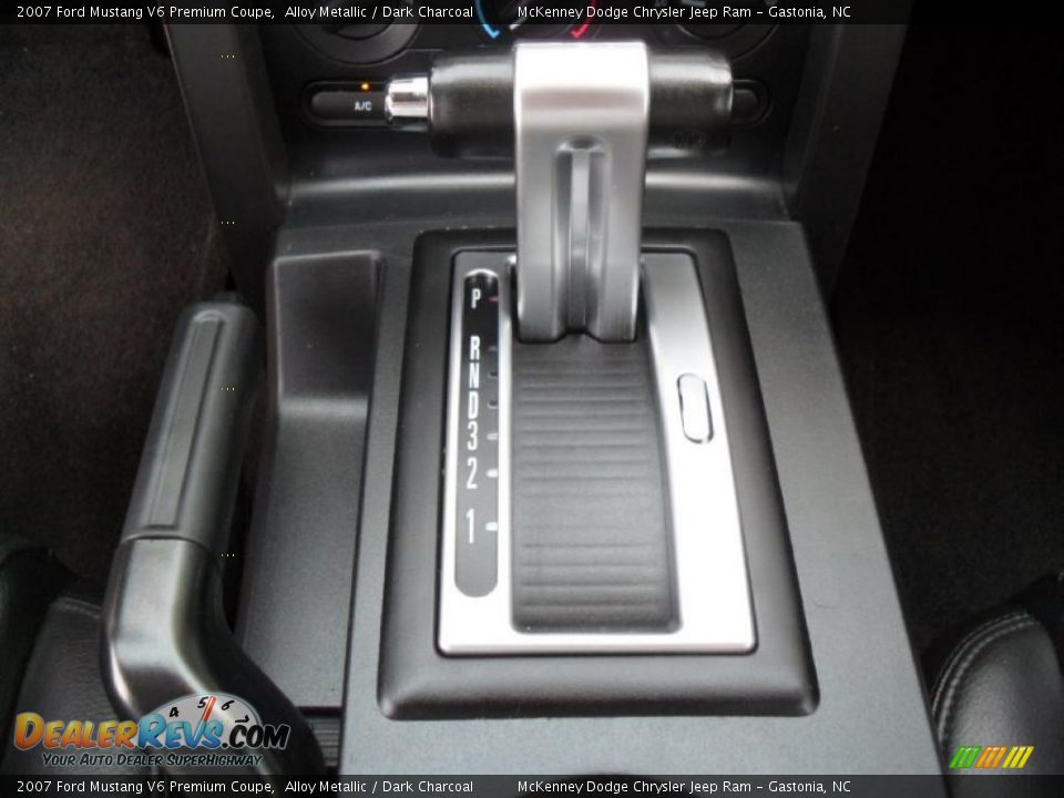 2007 Ford Mustang V6 Premium Coupe Alloy Metallic / Dark Charcoal Photo #10