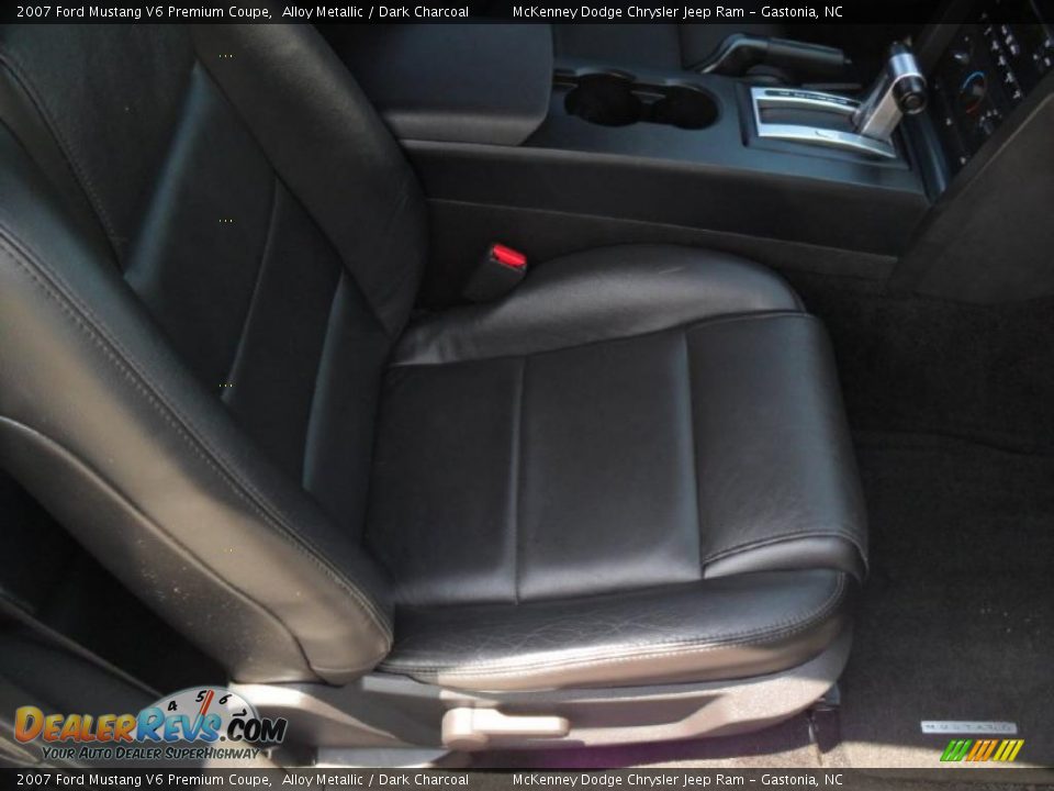 2007 Ford Mustang V6 Premium Coupe Alloy Metallic / Dark Charcoal Photo #17