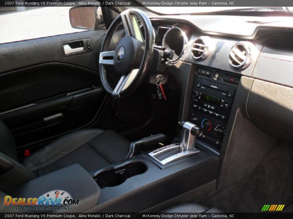 2007 Ford Mustang V6 Premium Coupe Alloy Metallic / Dark Charcoal Photo #18
