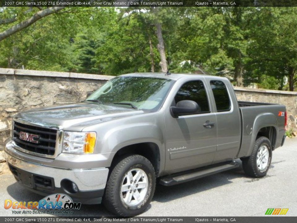 Front 3/4 View of 2007 GMC Sierra 1500 Z71 Extended Cab 4x4 Photo #4