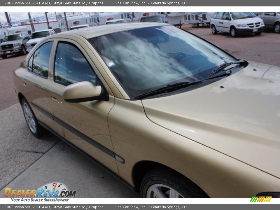 2002 Volvo S60 2.4T AWD Maya Gold Metallic / Graphite Photo #16