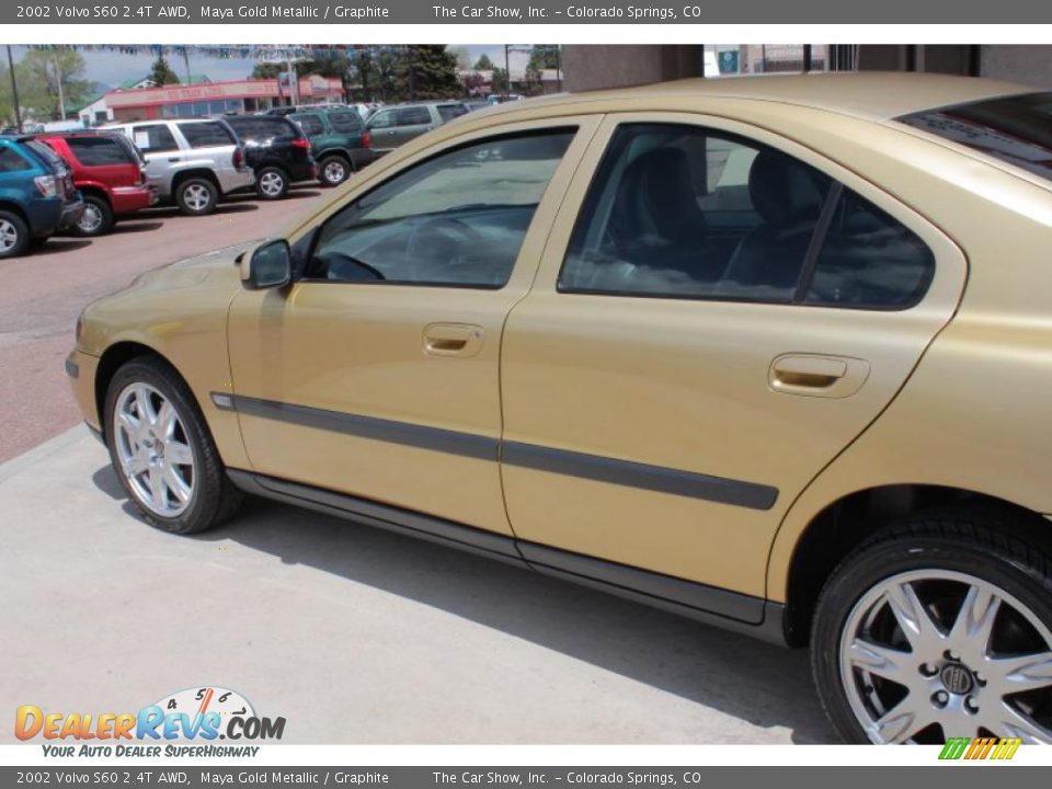 2002 Volvo S60 2.4T AWD Maya Gold Metallic / Graphite Photo #19