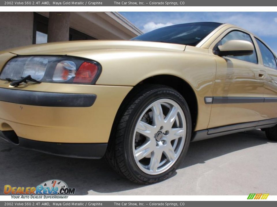 2002 Volvo S60 2.4T AWD Maya Gold Metallic / Graphite Photo #20
