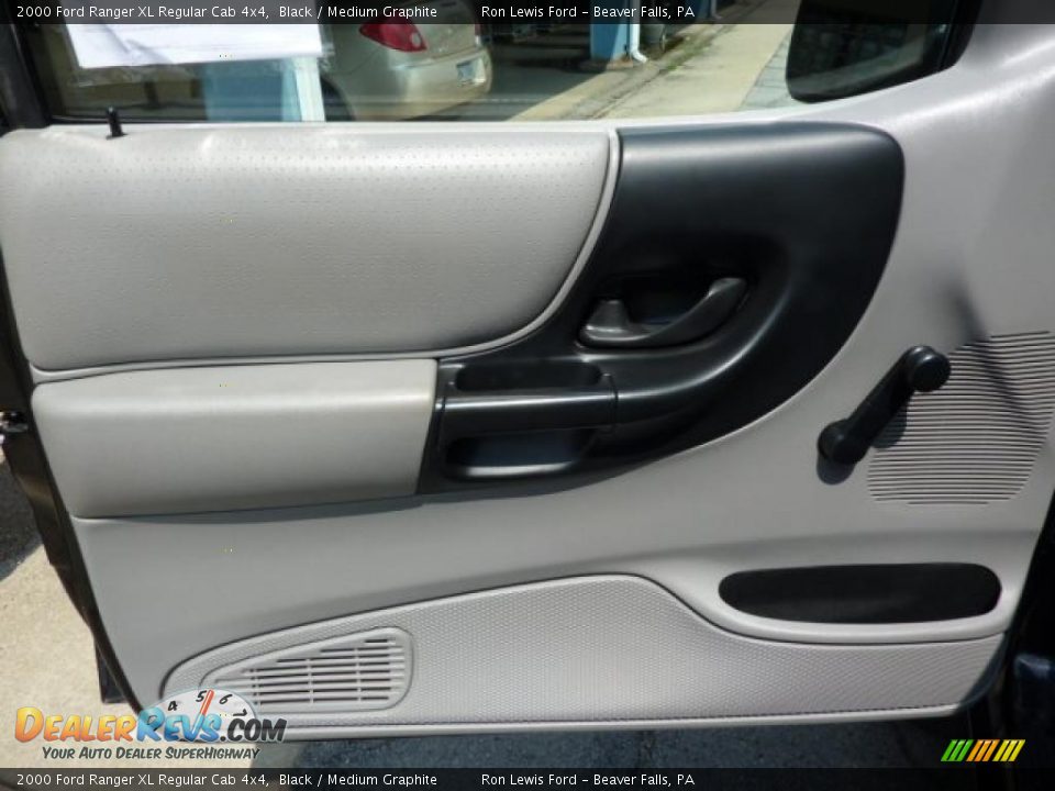 2000 Ford Ranger XL Regular Cab 4x4 Black / Medium Graphite Photo #14