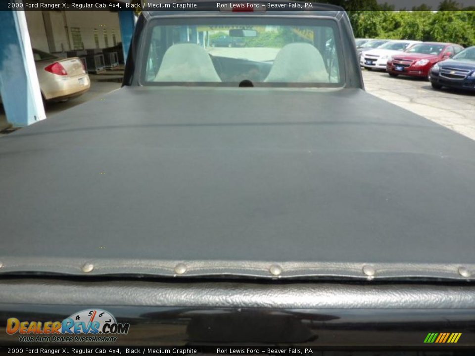 2000 Ford Ranger XL Regular Cab 4x4 Black / Medium Graphite Photo #18