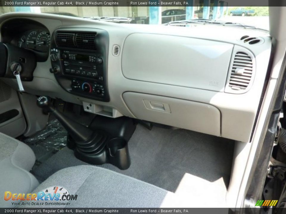 2000 Ford Ranger XL Regular Cab 4x4 Black / Medium Graphite Photo #20