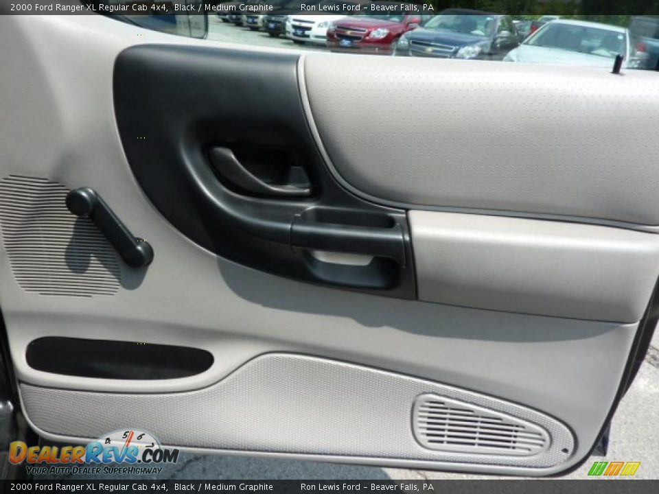 2000 Ford Ranger XL Regular Cab 4x4 Black / Medium Graphite Photo #21