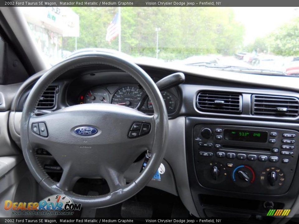 Dashboard of 2002 Ford Taurus SE Wagon Photo #4