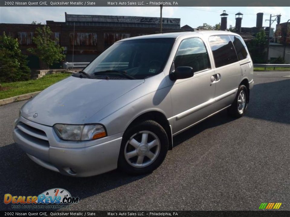 Front 3/4 View of 2002 Nissan Quest GXE Photo #1