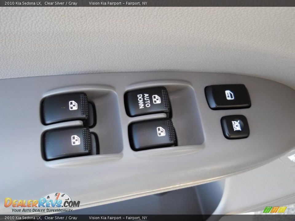 2010 Kia Sedona LX Clear Silver / Gray Photo #10