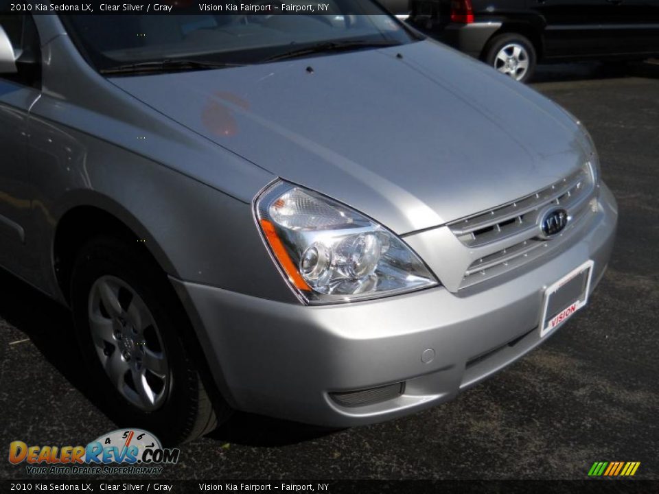 2010 Kia Sedona LX Clear Silver / Gray Photo #17