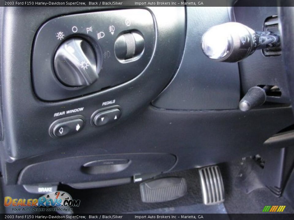 Controls of 2003 Ford F150 Harley-Davidson SuperCrew Photo #12