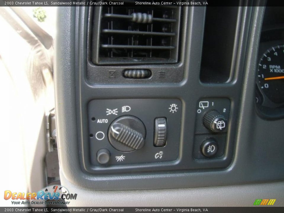 2003 Chevrolet Tahoe LS Sandalwood Metallic / Gray/Dark Charcoal Photo #21