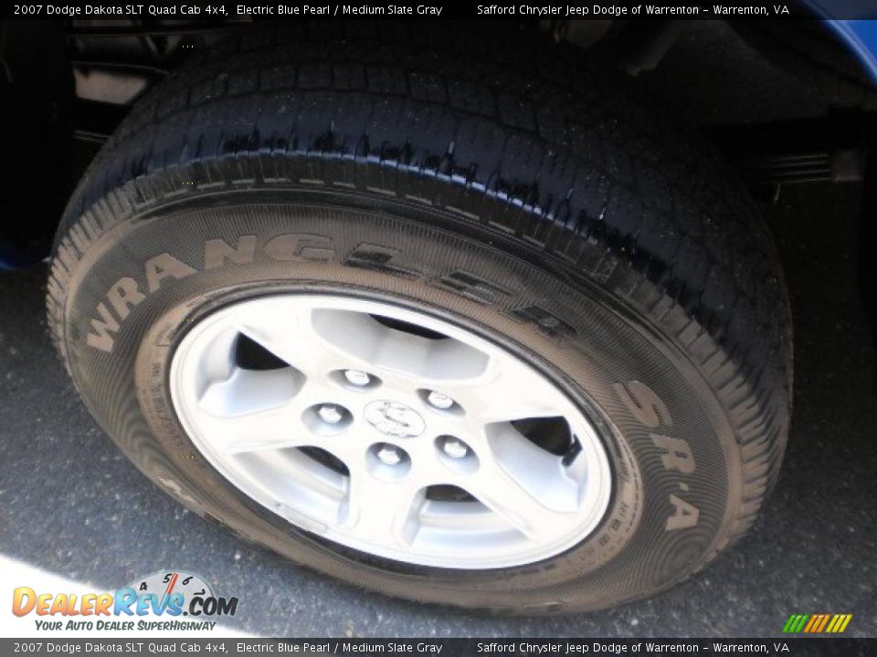 2007 Dodge Dakota SLT Quad Cab 4x4 Electric Blue Pearl / Medium Slate Gray Photo #9
