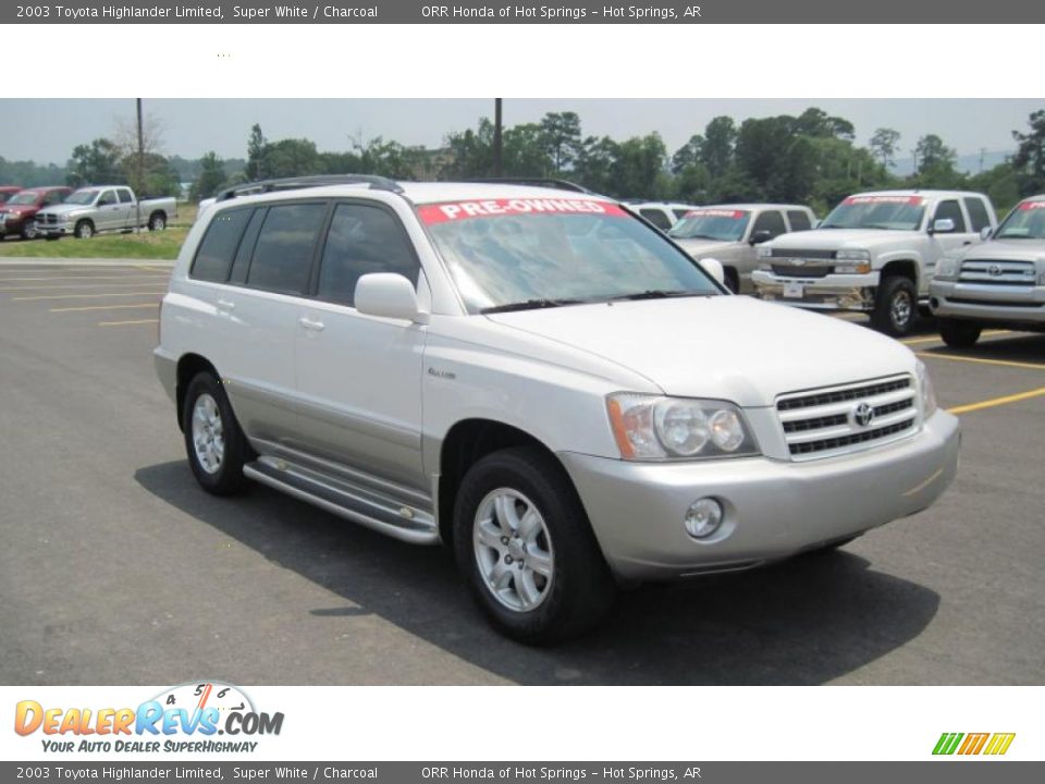 Front 3/4 View of 2003 Toyota Highlander Limited Photo #7